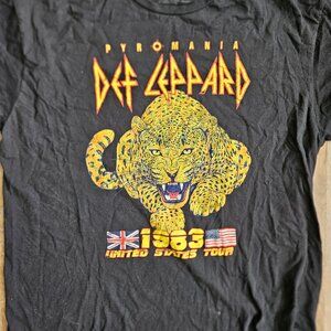 Def Leppard Shirt Mens XL Black Graphic Band Tee Rock Concert Hysteria Pyromania